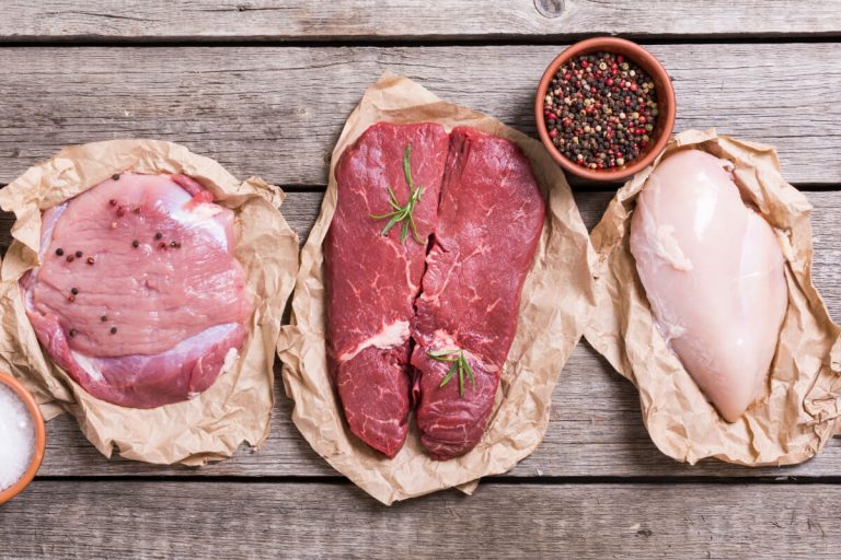 Ilustrasi daging babi dan daging sapi.